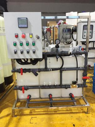 三桶循環水加藥設備