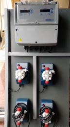 多參數(shù)檢測(cè)儀表可測(cè)PH，ORP，配加藥計(jì)量泵