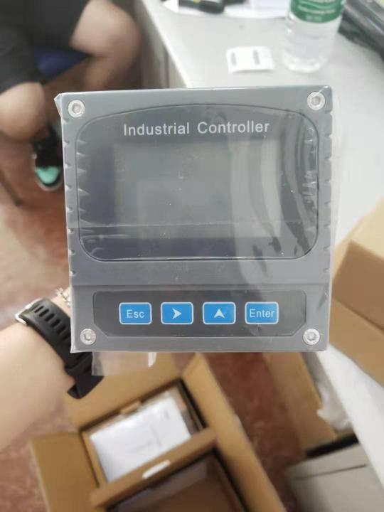 該儀表廣泛用于生活水、飲用水、電子分裝、印染用水、化學洗滌、食品藥品、醫療醫藥、汽車制造、煙草行業等。對水溶液的硬度（離子濃度）、和溫度值進行連續監測和控制。