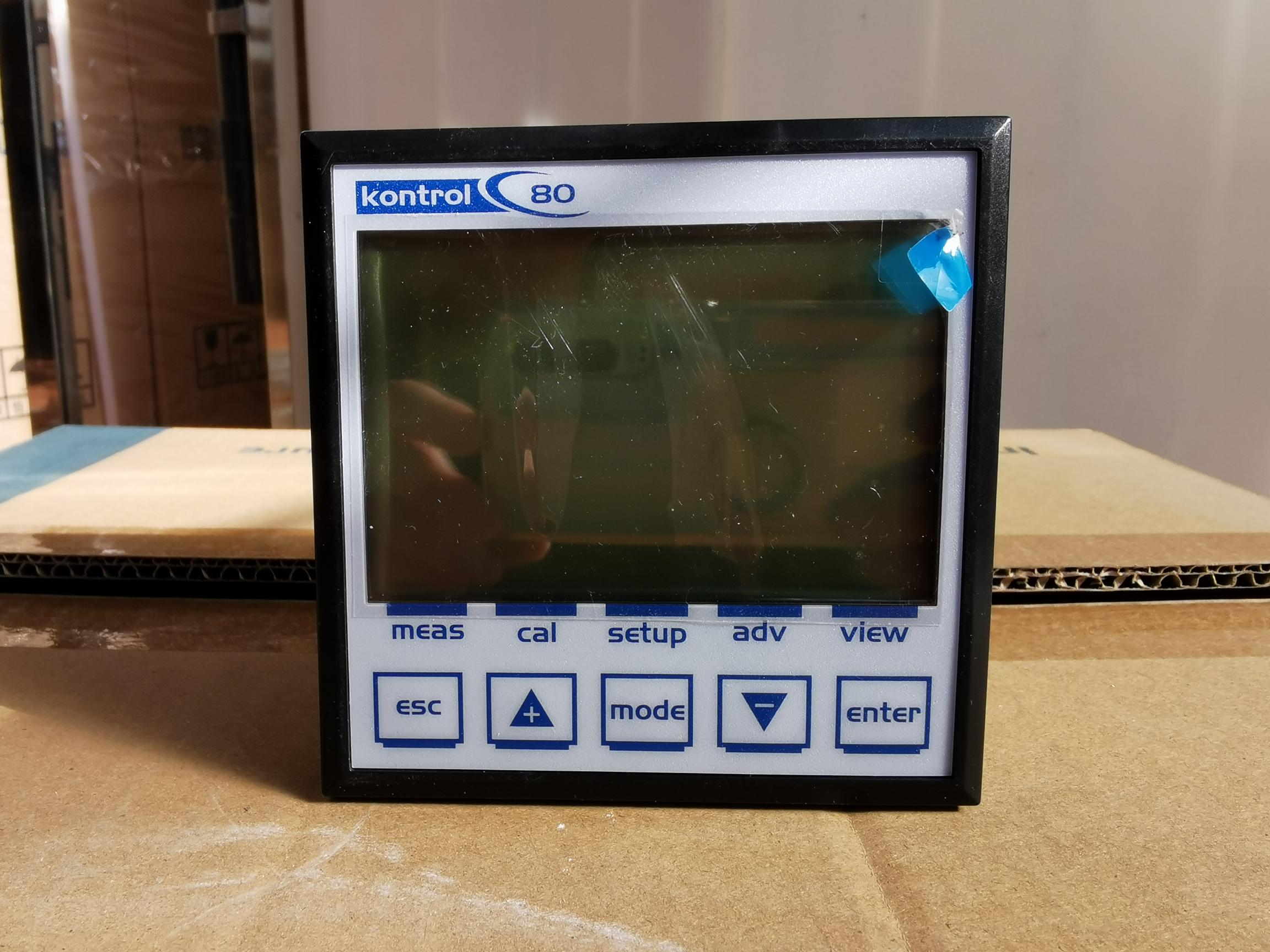 外形尺寸 96x96x42毫米，盤式安裝- 防護等級: IP65（前面板）,IP20（后蓋）- -10-150°C（溫度）- 精度: 0.1%- 2路繼電器: 250 VAC,5 A- 2路4-20 mA電流輸出，800OhmpH/ORP儀表量程: 0.00 - 14 pH; ± 2000 mV;-