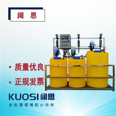 加藥裝置是以計量泵為主要投加設備、將溶藥箱、攪拌器、液位計、安全閥、止回閥、壓力表、過濾器、緩沖器、管路、閥門、底座、扶梯、自動監視系統、電力控制系統等按工藝流程需要組裝在一個公共平臺上，形成一個模塊，即所謂的撬裝式組合式單元（簡稱“撬體”）。按需要將定量的藥劑放入攪拌溶液箱內進行攪拌溶解，溶解完畢后再通過計量泵送至投加點的工作過程，加藥量的大小可自由任意調節，以滿足不同加藥量的場所